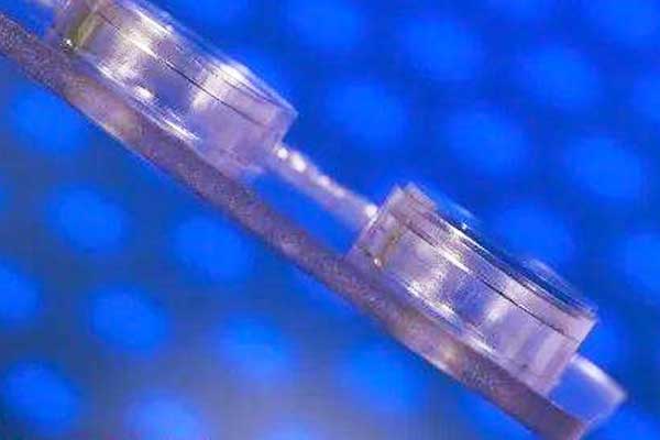 玻璃工業(yè)與激光焊接技術(shù)結(jié)合后會(huì)產(chǎn)生怎樣的火花